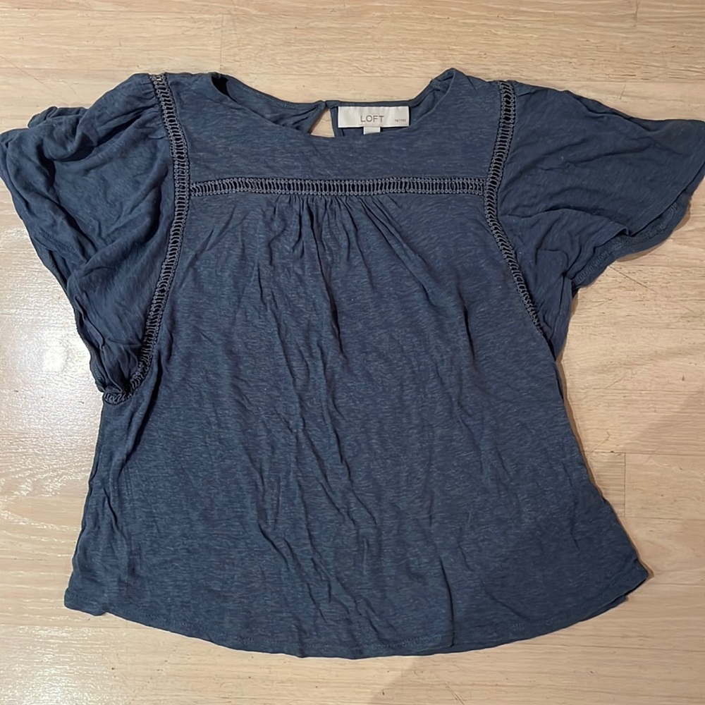 Womens knit top with flutter sleeves. Very comfortable. Size is xxs petite.